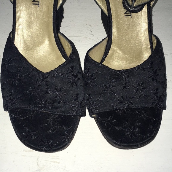VTG Yves St Laurent mismatched embroidered wedge - Picture 3 of 7